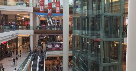 “Gənclik Mall”da həyəcan siqnalı verildi, vətəndaşlar təxliyə edilir - VİDEO