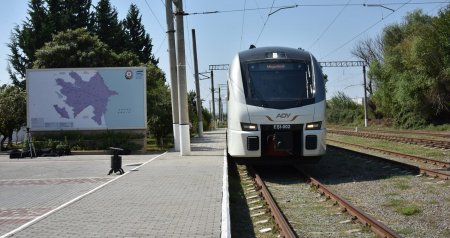 Gəncə–Mingəçevir–Ağstafa sərnişin qatarı fəaliyyətə başladı - FOTO
