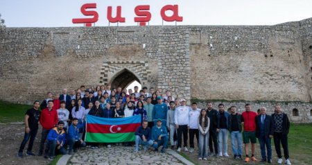Xankəndidə yarışlara qatılan gənc idmançılar Şuşanı gəzdilər - FOTO
