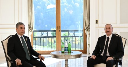 İlham Əliyev Qəbələdə Qurbanqulu Berdiməhəmmədovla görüşdü – FOTO