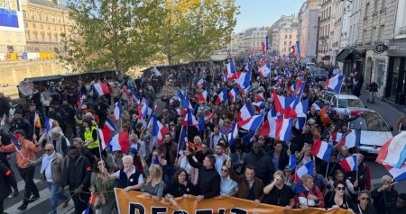 Parisdə HÖKUMƏT BÖHRANI: Makronun istefası tələb edilir - FOTO/VİDEO