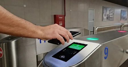 “BakıKart” İŞLƏMİR: Metro və avtobuslarda izdiham yaşanır - FOTO