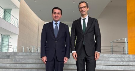 Hikmət Hacıyev Almaniya kanslerinin müşaviri ilə görüşdü – FOTO