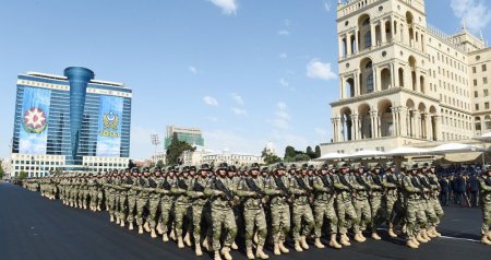 Bakıda Zəfər Gününə həsr olunmuş hərbi parada hazırlıq məşqləri KEÇİRİLİR