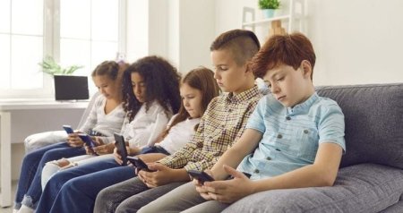 Texnologiya əsrində uşaqları telefondan UZAQ TUTMAQ mümkündür?