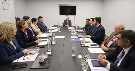 İrəvanda Ermənistan və Azərbaycan nümayəndələri arasında dəyirmi masa KEÇİRİLDİ - FOTO