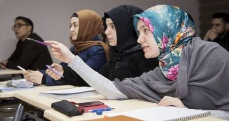 Təhsil alırlar, amma imam ola bilmirlər – Dini təhsil müəssisələrini bitirən qadınlar harada işləyirlər?