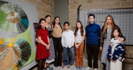 Leyla Əliyeva və Arzu Əliyeva qızları ilə SƏRGİDƏ - FOTO