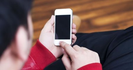 Smartfondan istifadə bu xəstəliyə səbəb olur - Həkimlərdən HƏYƏCAN TƏBİLİ