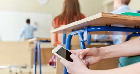 Yeni dəyişiklik GÜNDƏMDƏ – Məktəbə telefon gətirən şagirdin valideyni cərimələnəcək?