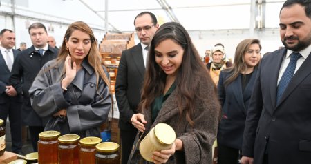 Leyla Əliyeva və Arzu Əliyeva arıçılıq məhsullarının sərgi-satış YARMARKASINDA - FOTO