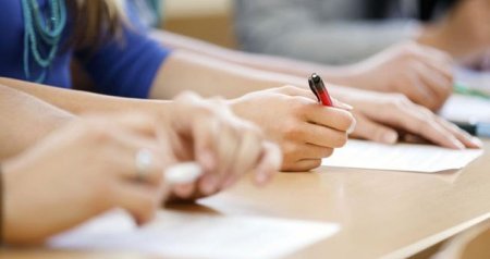 11 nəfərin üzərinə xüsusi cihaz yerləşdirib - Qəbul imtahanına keçiriblər