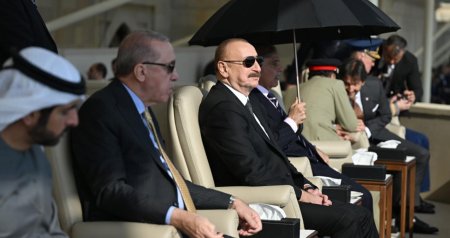 Bakıdakı paraddan tarixi FOTOLAR