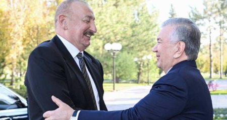 Mirziyoyev İlham Əliyevi belə qarşıladı – VİDEO