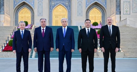 İlham Əliyev Daşkənddə İslam Sivilizasiyası Mərkəzi ilə tanış oldu - FOTO