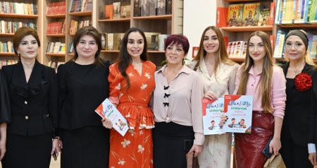 Prezidentin ailəsi "Azərbaycan dilini öyrənirik" kitabının təqdimat mərasimində - FOTO