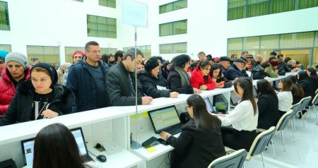 Hələ də kağızla NÖVBƏ - 1 nömrəli Birləşmiş Şəhər Xəstəxanasındakı sıxlığın səbəbi NƏDİR?