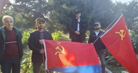 SON DƏQİQƏ! Bakıda SSRİ bayrağı qaldıranlar saxlanıldı – VİDEO