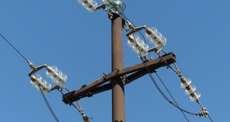 Azərbaycanda tragikomik HADİSƏ – 35 yaşlı kişi elektrik dirəyinə çıxdığı üçün iki rayon İŞIQSIZ qaldı - ÖZƏL