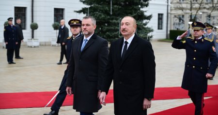 İlham Əliyev Bratislavada belə qarşılandı - VİDEO