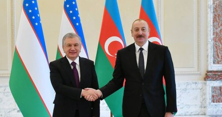 Şavkat Mirziyoyev İlham Əliyevi TƏBRİK ETDİ