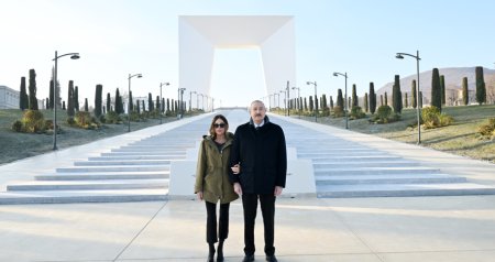 İlham Əliyev və Mehriban Əliyeva Xankəndidə Zəfər parkının AÇILIŞINDA - FOTO