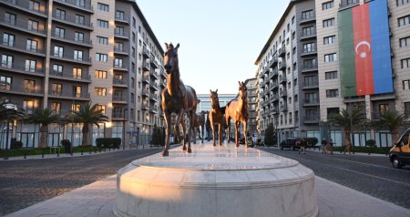 İlham Əliyev ailəsi ilə &ldquo;Bakı Ağ Şəhər&rdquo;də - FOTO