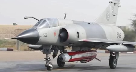 Pakistan ilk dəfə qanadlı raketini sınaqdan keçirdi - VİDEO