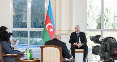 İlham Əliyevin yerli televiziya kanallarına müsahibəsi dünya mediasının diqqət mərkəzindədir - FOTO