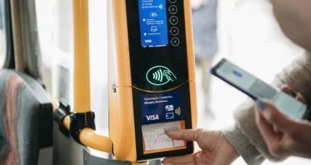Metro və avtobuslarda bank kartları ilə ödənişdə PROBLEM - Sərnişinlərin balansından əsassız pul çıxılır?