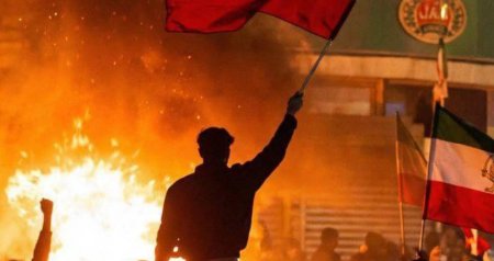 İran hakimiyyəti etirazlardan qorxub şəhərləri qaranlığa boğdu - VİDEO