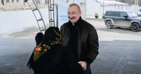 Ağdərənin yaşlı sakini Prezidenti belə QARŞILADI: &ldquo;Sənin boyuna qurban&rdquo; - VİDEO