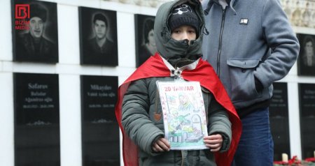 Xalq şəhidlərini ziyarət edir - FOTOLAR