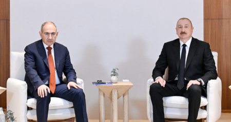 İlham Əliyevin Əbu-Dabidə Paşinyanla geniş tərkibdə görüşü KEÇİRİLDİ - FOTO/VİDEO