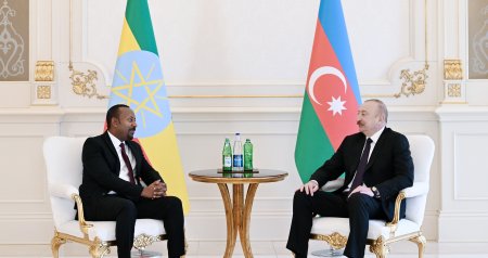 İlham Əliyevin Efiopiyanın Baş naziri ilə təkbətək görüşü keçirildi - FOTO