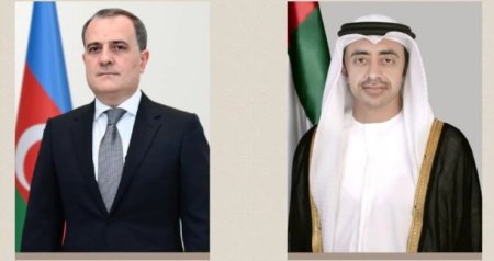 Ceyhun Bayramov BƏƏ-dən olan həmkarı ilə Yaxın Şərqdəki gərginliyi müzakirə etdi