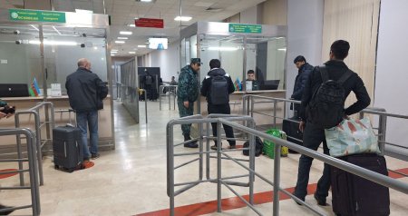 Türkiyənin 2 vətəndaşı İrandan Azərbaycana gəldi - FOTO