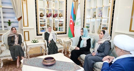 Leyla Əliyeva və Arzu Əliyeva iftar mərasimində - FOTO