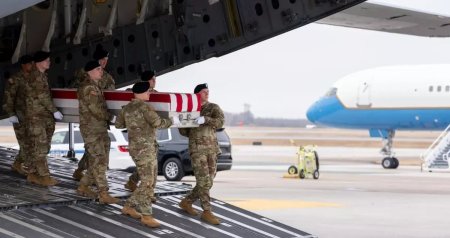 İranda həlak olan ABŞ hərbçilərinin cənazələri vətənlərinə gətirildi - Tramp qarşıladı - VİDEO