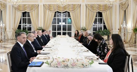 Prezidentin Aİ Şurasının Prezidenti ilə rəsmi nahar əsnasında geniş tərkibdə görüşü olub - FOTO