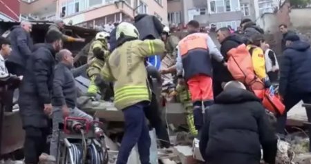 İstanbulda iki bina çökdü - Dağıntılar altında qalanlar var - VİDEO