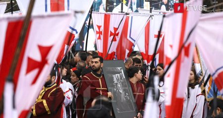 Gürcü patriarxı II İliya Tbilisidəki Sioni kafedral kilsəsində dəfn olundu - VİDEO