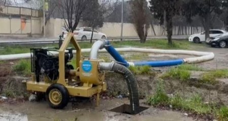 Paytaxt ərazisi yağış sularından təmizlənir - VİDEO