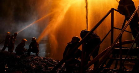 Kiyevin Borşaqovka rayonunda partlayışlar: Yanğın başladı - VİDEO