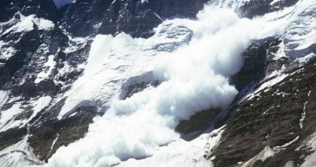 Toğanalı&ndash;Kəlbəcər&ndash;İstisu yolunda qar uçqunu: Hərəkət məhdudlaşdırıldı - VİDEO