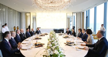 Tbilisidə İlham Əliyevin şərəfinə lanç verildi &ndash; FOTO