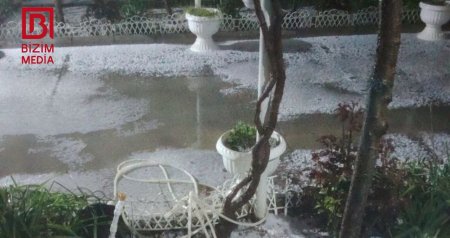 Bakıya ilk dəfədir belə DOLU YAĞIR - VİDEO