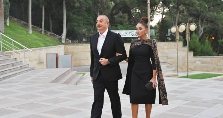 Prezidentlə xanımı Antalyada tədbirdə iştirak edir - VİDEO