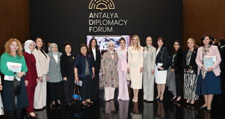 Mehriban Əliyeva Fələstinlə bağlı panel iclasda &ndash; FOTO