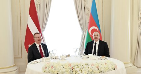 Latviya Prezidentinin şərəfinə rəsmi lanç verildi - VİDEO